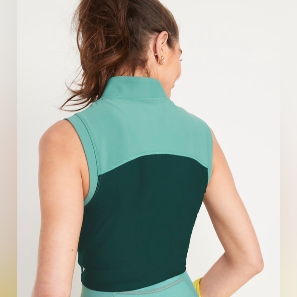 NEW! Old Navy English Ivy PowerSoft 1/2-Zip Sleeveless Cropped Top 🏃♀️ - Picture 2 of 9